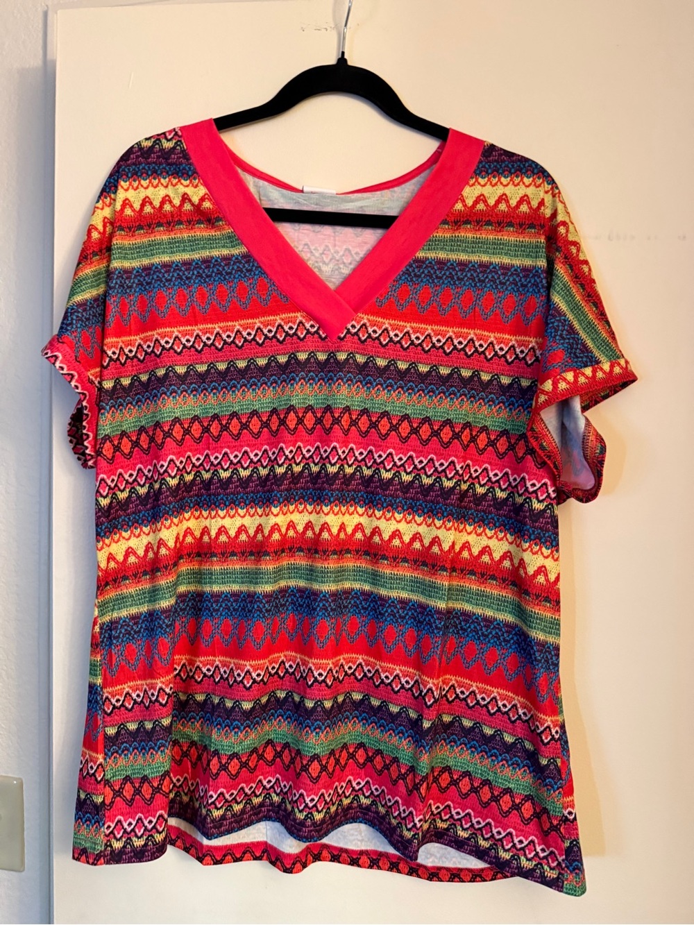 WIHOLL Women's Colorful Geometric Chevron Stripe V-Neck T-Shirt Size XL